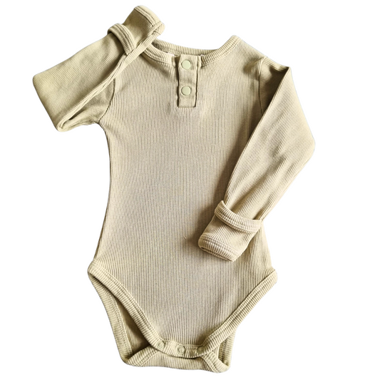Snuggle Hunny Long Sleeve Bodysuit - Size: 00 (3-6 Months)