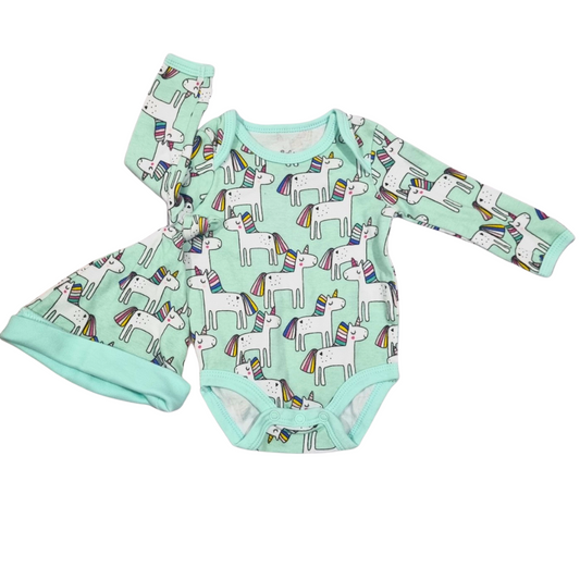 BNWOT Baby Essentials 2pc Bodysuit & Beanie Set - Size: 000 (0-3 Months)